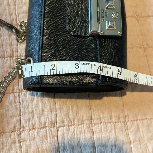 Guess Crossbody - Picture 4 of 6
